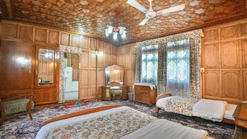 Superior Room | In-room safe, desk, soundproofing, free WiFi