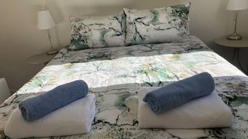 2 bedrooms, iron/ironing board, WiFi, bed sheets