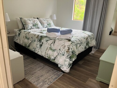 'Seas the Day' Preston Beach | Pet Friendly | Sleeps 6 | 500m to the beach!