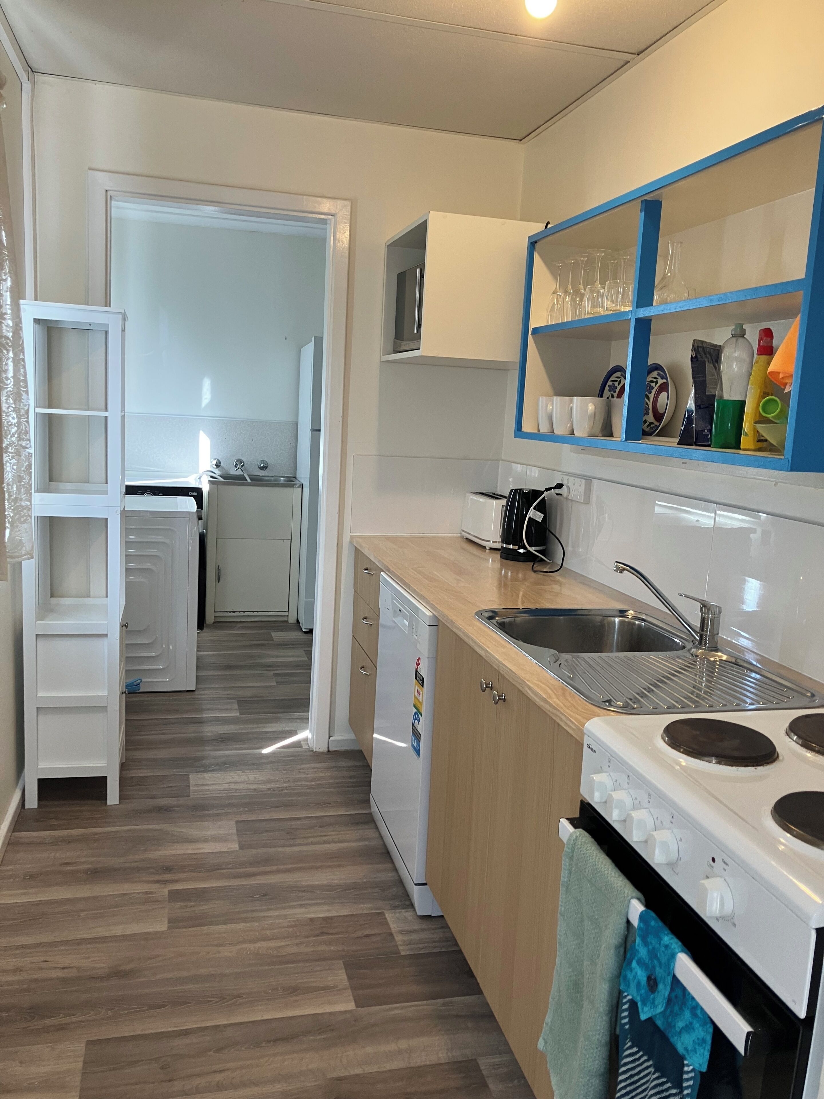 Micro-ondes, four, plaque de cuisson, lave-vaisselle