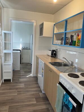 Four Ă micro-ondes, un four, surface de cuisson, lave-vaisselle