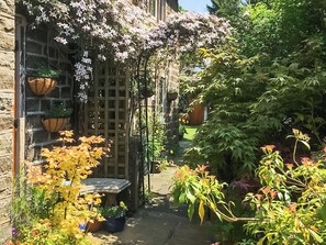 Property grounds - 2 bedroom accommodation in Hayfield (High Peak)