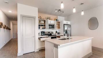 Coffee/tea maker, fridge, microwave, oven
