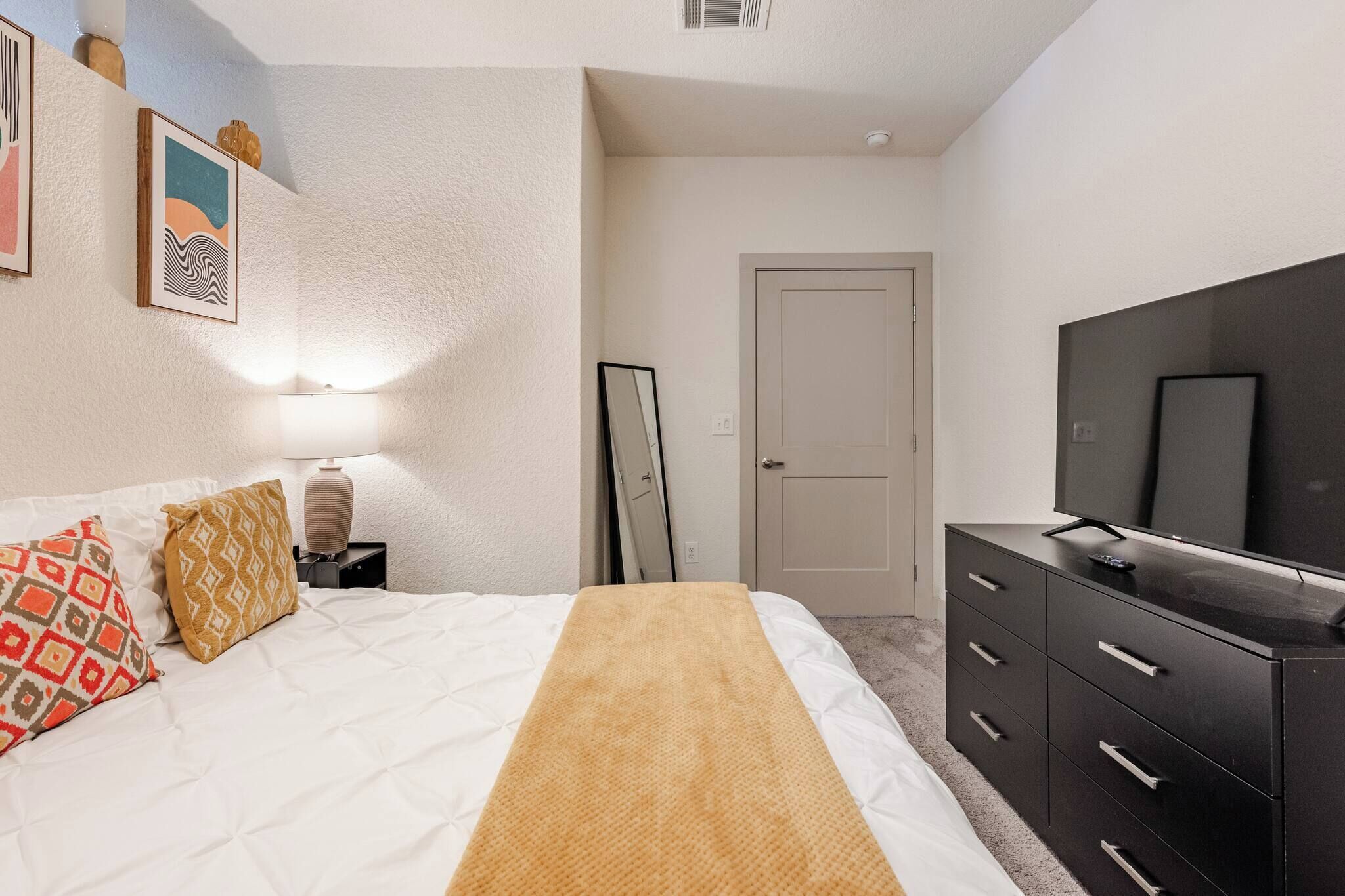1 bedroom, iron/ironing board, internet, bed sheets