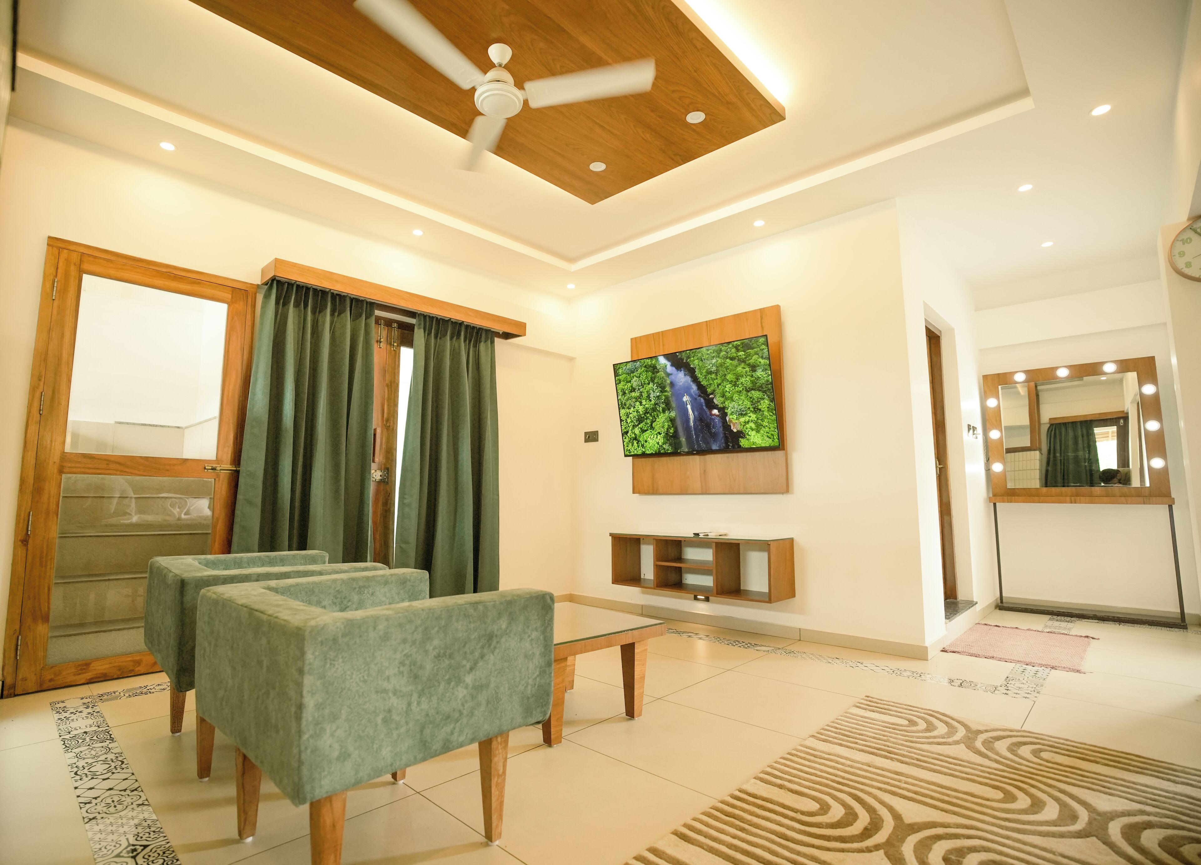 Signature Pool Suite | Free WiFi