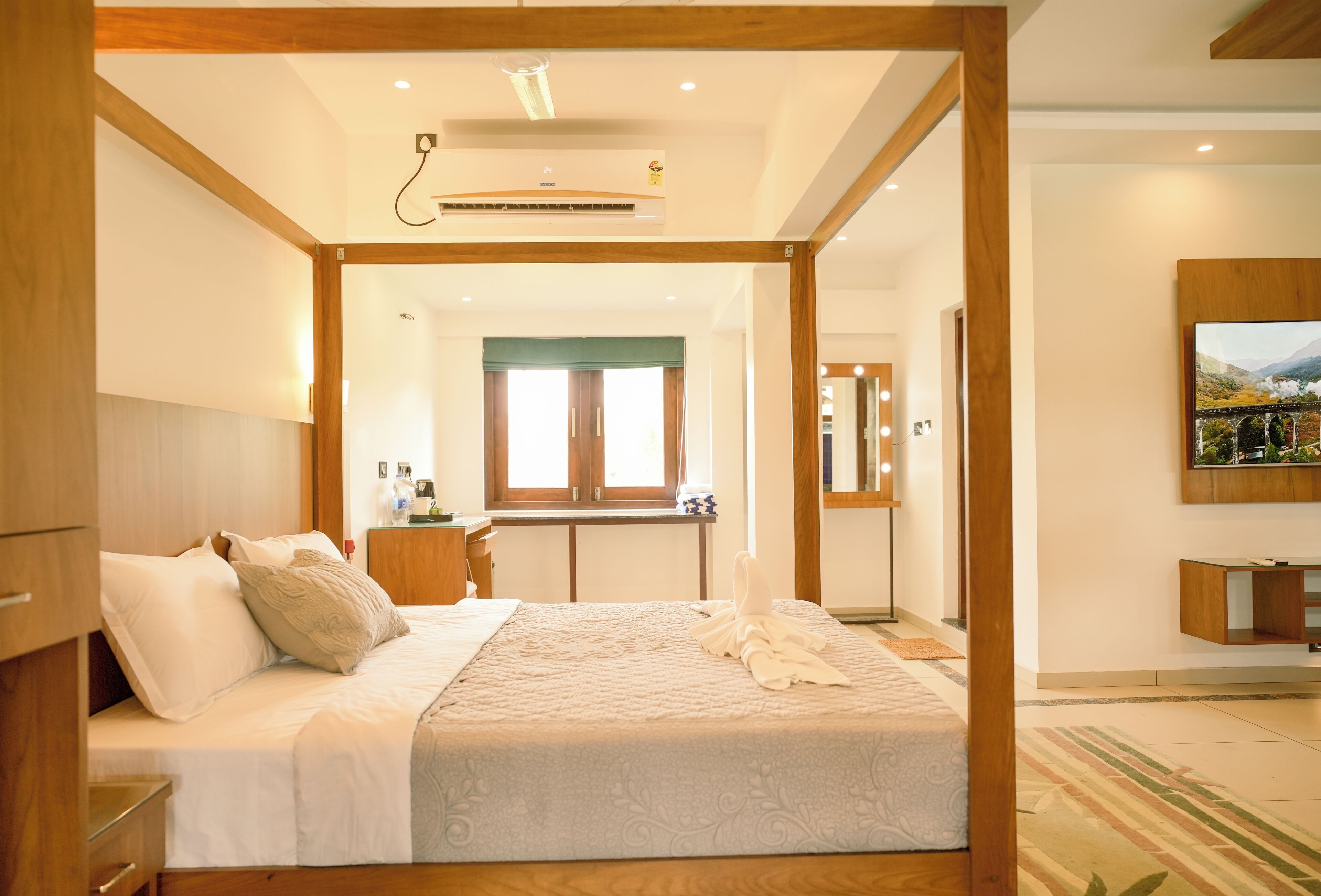 Signature Pool Suite | Free WiFi