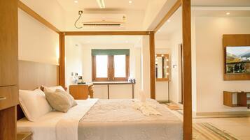 Signature Pool Suite | Free WiFi