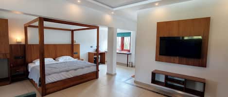 Signature Pool Suite