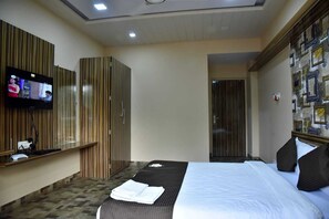 Room - Hotel Landmark Inn (Nadgaon Tarf Birwadi)