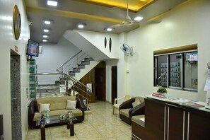 Lobby - Hotel Landmark Inn (Nadgaon Tarf Birwadi)
