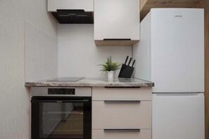 Refrigerador, horno, parrilla de estufa y lavavajillas 