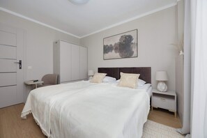 2 bedrooms, desk, iron/ironing board, travel cot - Comfortable Apartment | Two Bedrooms (Warszawa)
