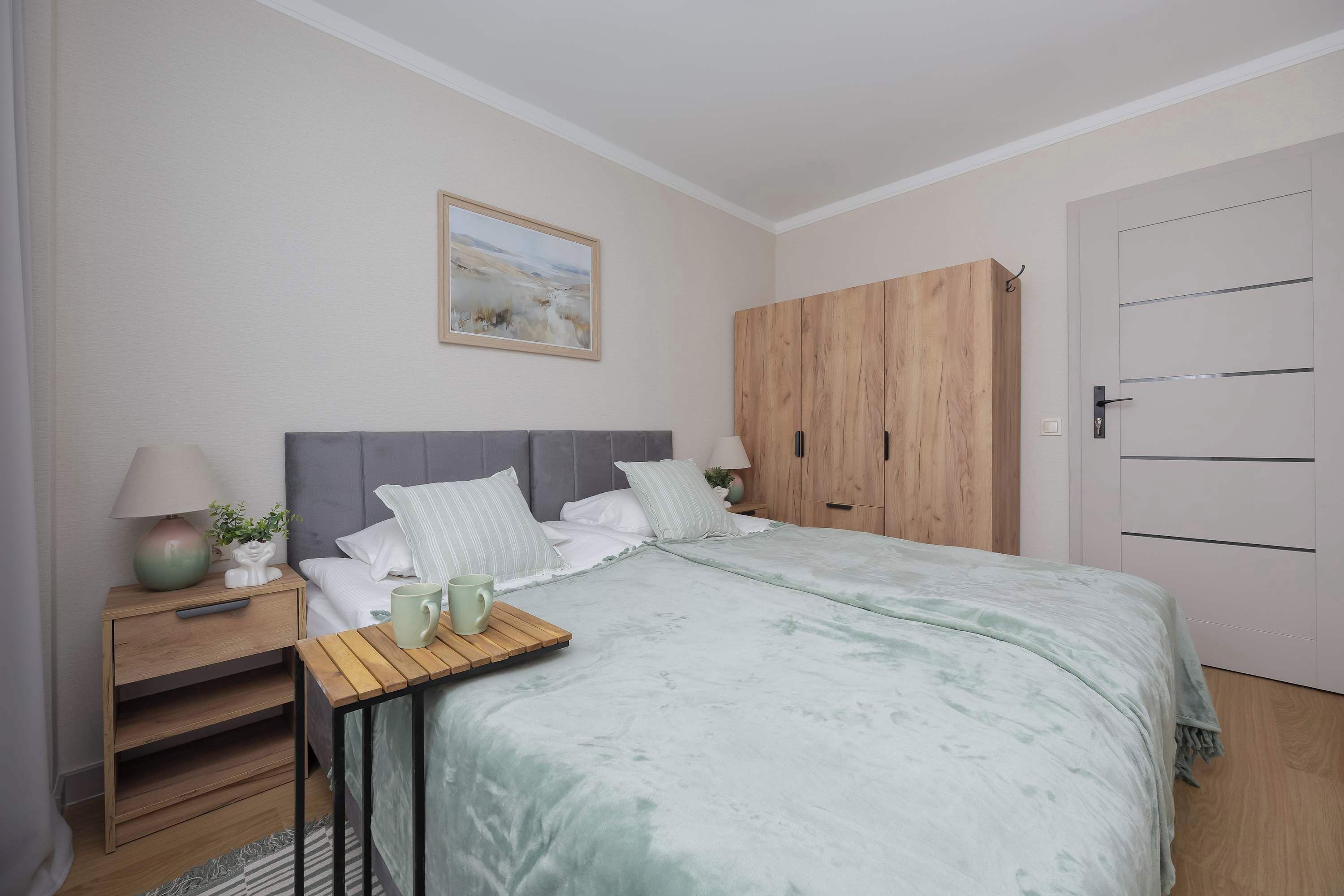 2 bedrooms, desk, iron/ironing board, travel crib
