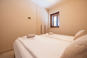 1 slaapkamer, een strijkplank/strijkijzer, wifi, beddengoed