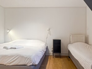 3 bedrooms, iron/ironing board, Internet