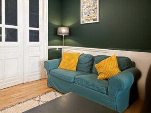 Living area - 3 bedroom self check in for 7 (Saint-Gilles)