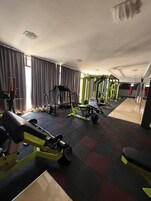 Apartamento, 2 quartos, sacada, vista para o jardim | Academia de ginástica