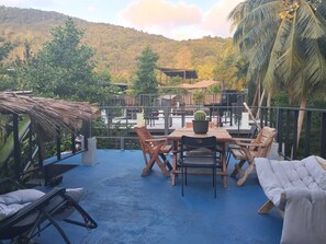 Outdoor dining - Private Room Crystal Jungle House- King Bed-Private Bathroom - Roof Top (Ko Pha-ngan)