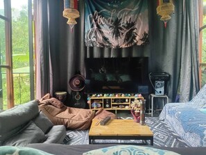 TV, stereo - Private Room Crystal Jungle House- King Bed-Private Bathroom - Roof Top (Ko Pha-ngan)