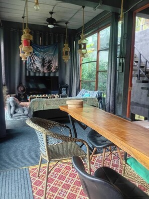 Dining - Private Room Crystal Jungle House- King Bed-Private Bathroom - Roof Top (Ko Pha-ngan)