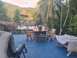 Outdoor dining - Private Room Crystal Jungle House- King Bed-Private Bathroom - Roof Top (Ko Pha-ngan)
