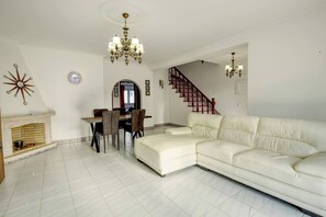 Books - Townhouse in Quarteira (Quarteira)