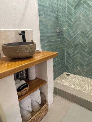 Shower, hair dryer, towels - Mística Natural, A Private Costa Rican Sanctuary (Matapalo)