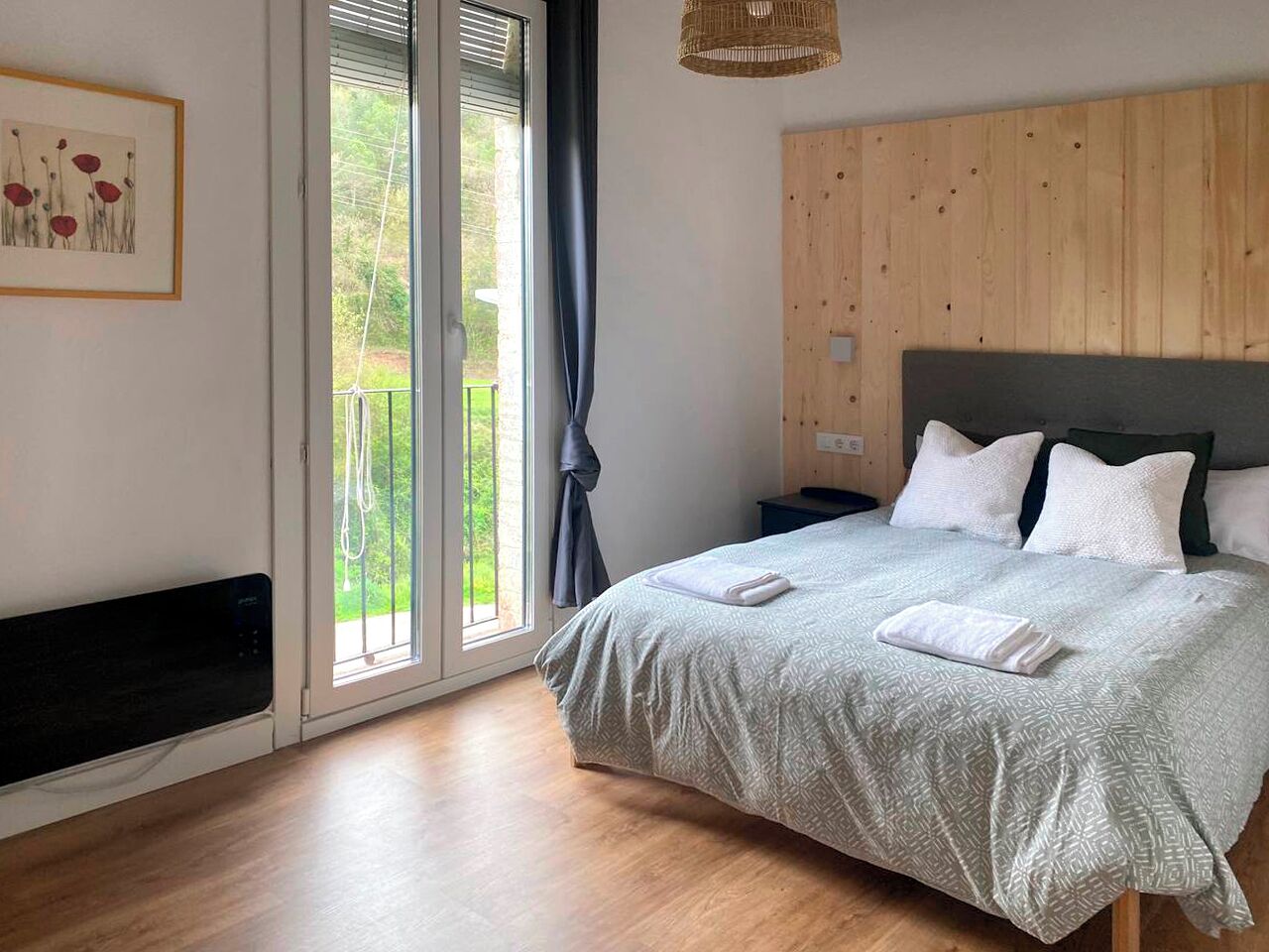 3 chambres, bureau, fer et planche à repasser, accès au Wi-Fi (inclus)