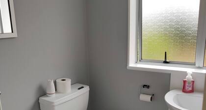 Woodside Suite peaceful semi-rural life
