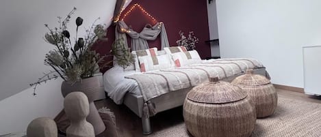 2 bedrooms, travel crib, free WiFi, bed sheets