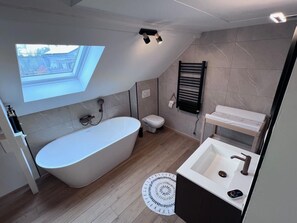 Shower, hair dryer, towels - Gîte Saphir 4/6 pers, Sauna, Pairi Daiza (Brugelette)
