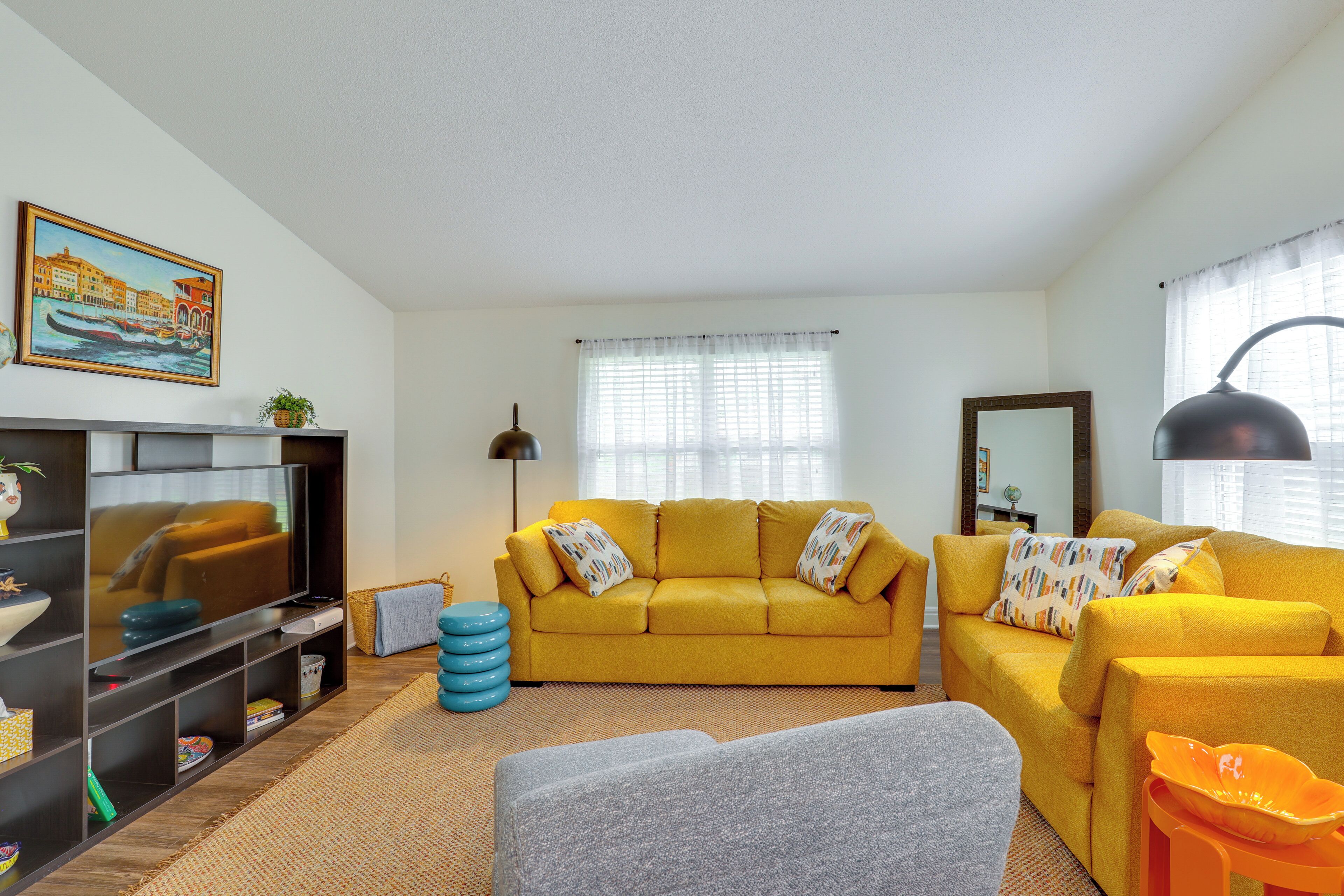 TV, fireplace, books, stereo