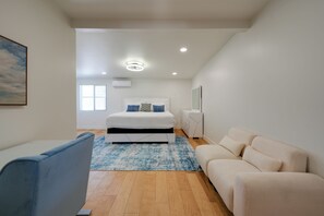 Room - Pet-Friendly Phoenix Retreat: Main House + Casita! (Phoenix)