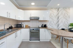 Apartment, City View | Private kitchen - bnbme - Al Waleed Paradise - 1BR (Dubai)