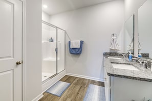 Hair dryer, towels - Gateway to Emerald Isle! Coastal Gem w/ Golf Cart (Newport)