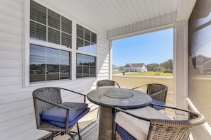 Outdoor dining - Gateway to Emerald Isle! Coastal Gem w/ Golf Cart (Newport)