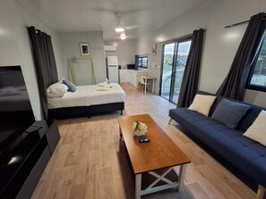 Family Studio, Golf View | WiFi (free) - Gunabul Homestead & Golf Course (Gympie)