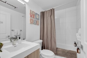 Bathroom - Modern City Retreat in a Stylish 1 Bedroom - Heart of Downtown! (Toronto)