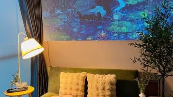 Economy Studio Suite, City View | Living area