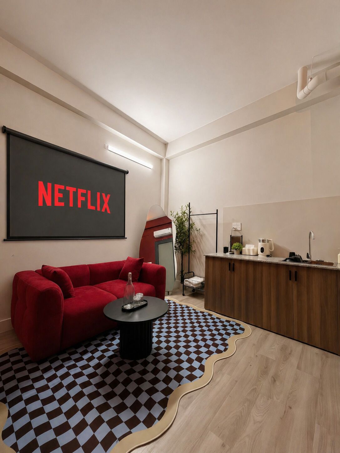 Un salon moderne avec un canapé rouge, une table basse et un grand écran affichant le logo « NETFLIX ».
