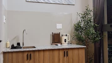 Superior-Studiosuite, Balkon, Stadtblick | Eigene Küche