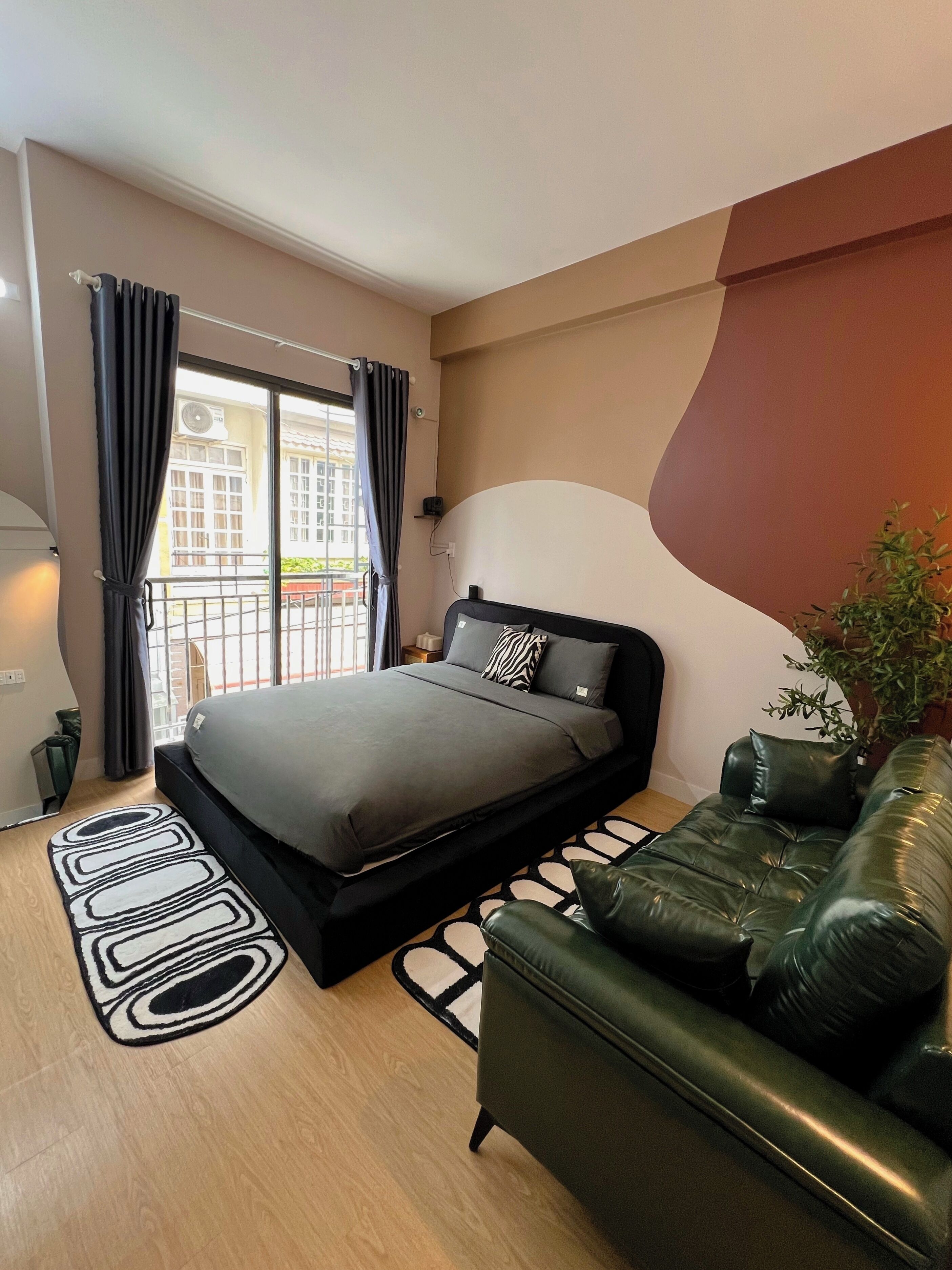 Deluxe Studio Suite, Balcony, City View | Interior