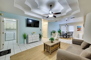 TV - Pool Access & Work-Ready Comforts! Edinburg Apt (Edinburg)