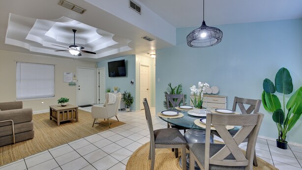 A dining area with a round table, chairs, and a ceiling fan. - Pool Access & Work-Ready Comforts! Edinburg Apt (Edinburg)