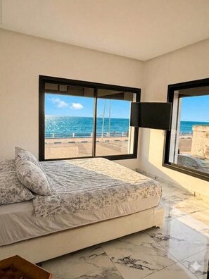 Room - Endless ocean view and feet in the water (Sidi Bouzid)