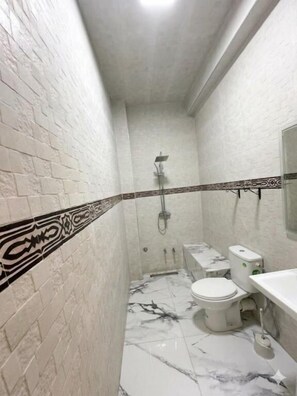 Shower - Endless ocean view and feet in the water (Sidi Bouzid)
