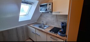 Ofen, Wasserkocher mit Kaffee-/Teezubehör
