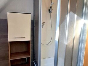 Shower - Appartmenthaus Nolting Apartment 3 Nolting: 40 m² with terrace and WLAN - (Werdum)