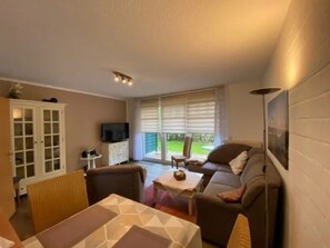 TV, stereo - Appartmenthaus Nolting Apartment 2 Nolting with terrace & WLAN in Werdum - (Werdum)