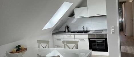 Refrigerador, horno, placa de cocina, lavavajillas